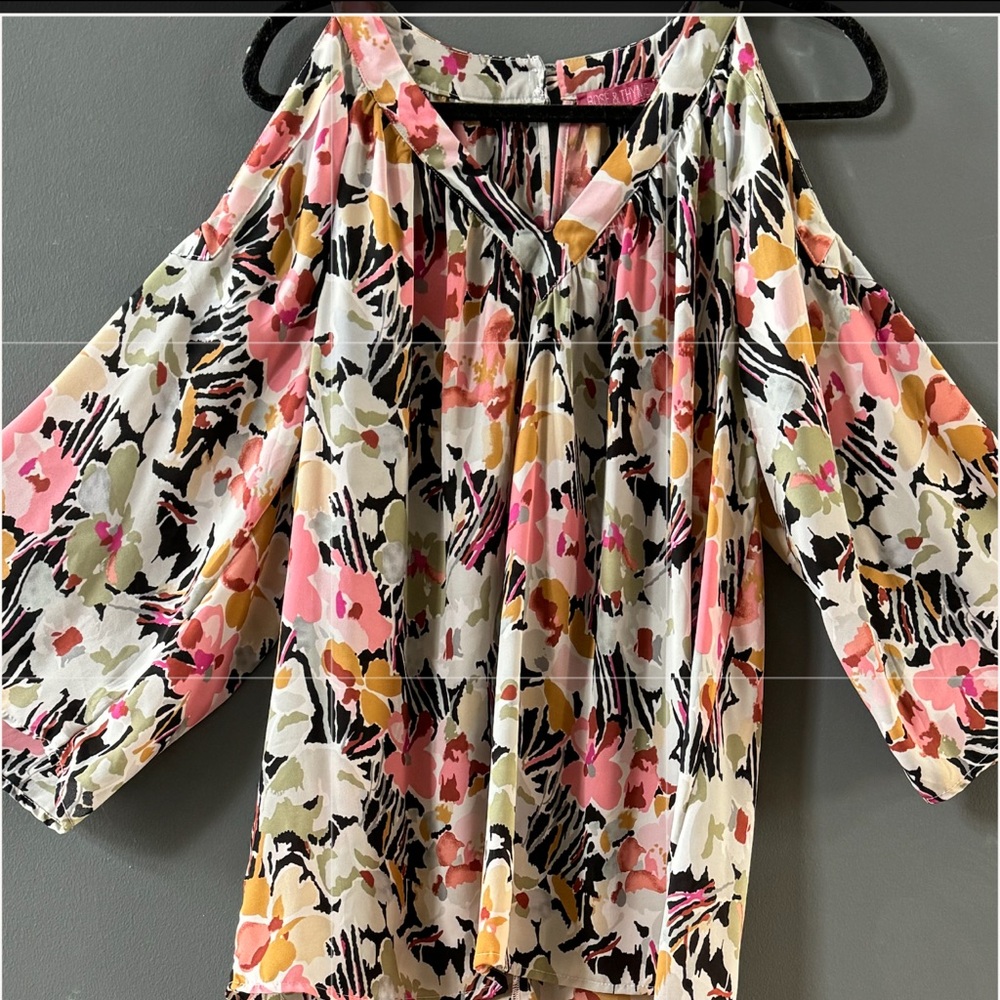 Top XL Multi color Open shoulder blouse long sleeves NWOT